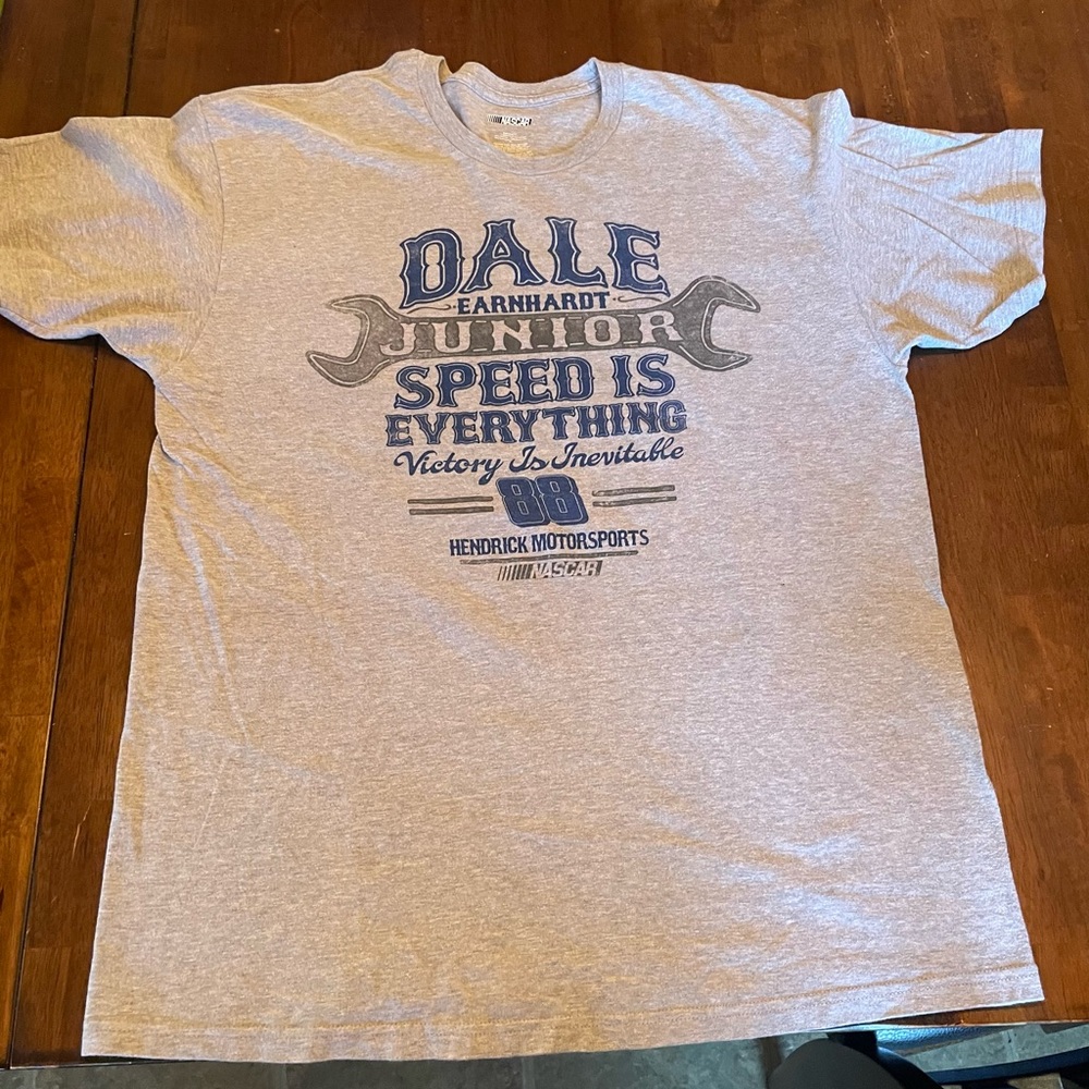 Dale Earnhardt Jr Hendrick Motorsports t shirt. Men’s xl